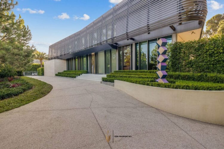 Featured Image - 1021 NORTH BEVERLY DRIVE