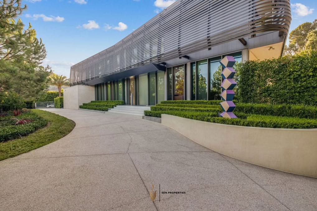 5-SenProperties-Beverly-Drive-Entrance